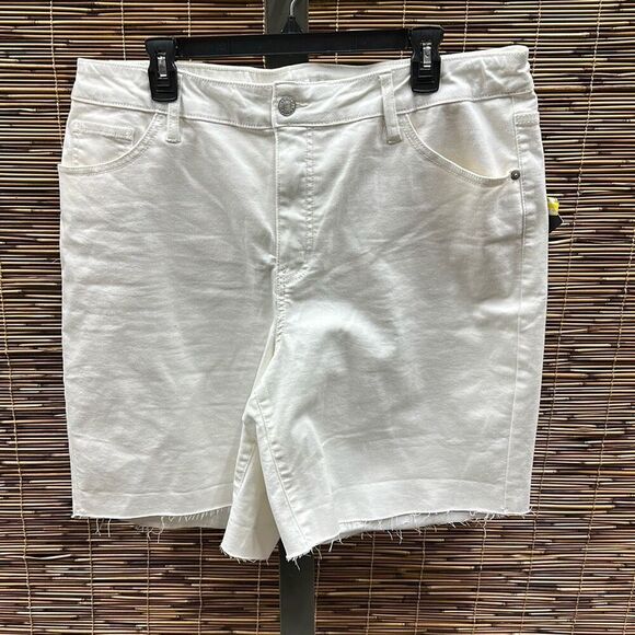 Women's Plus Size High-Rise Jean Shorts - Ava & Viv™ Size 18W - Picture 2 of 3